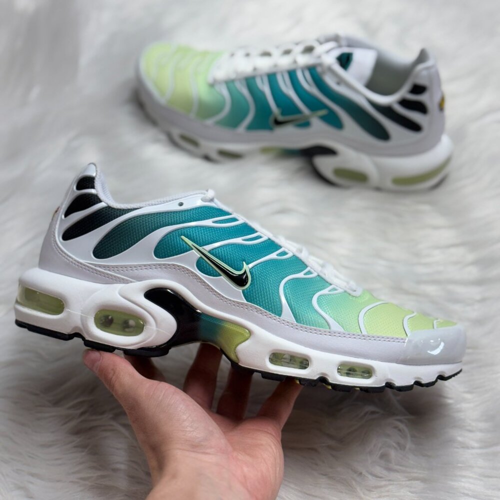 Nike Air Max Plus White Mica Green Shoes DZ3670-100 VNDS WMNS Sz 11/Mens 9.5
